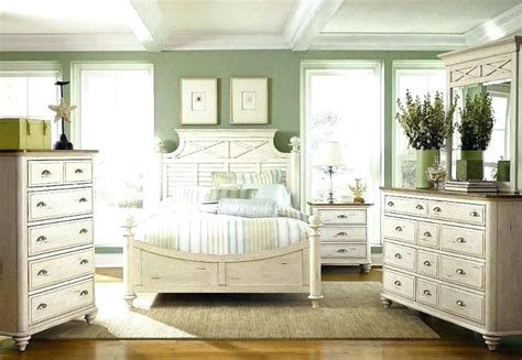 See more ideas about furniture, antique bedroom furniture, bedroom furniture. Distressed White Bedroom Set | Distressed white bedroom ...