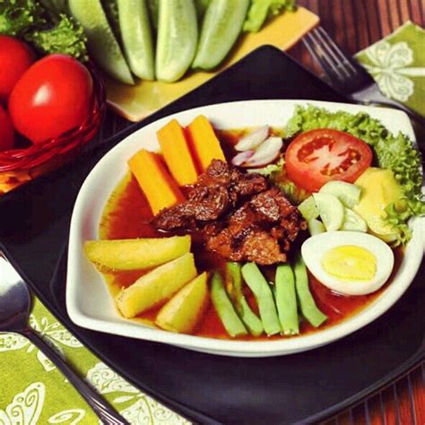 Galantin terkadang diganti daging sapi dipotong mirip steak bisa juga pakai daging ayam untuk resep selat solo ayam. Selat Solo | Food, Indonesian food, Malay food