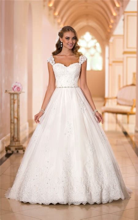 Dreamy tulle and romantic lace combine to create the perfect bridal ballgown. Classic Ball Gown Sweetheart Open Back Lace Beaded Wedding ...