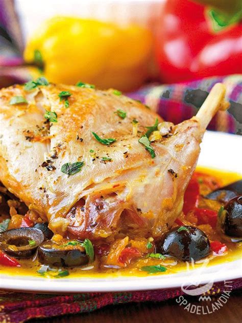 Questa è una mia versione del coniglio alla cacciatora, al sugo, molto facile e veloce. Coniglio alla cacciatora con olive | Ricetta | Ricette ...