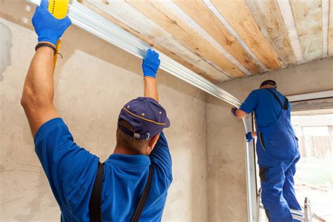 Zudem sind dachböden nicht mehr nur reine abstellkammern, sondern wohnbereiche. Garage bauen: welche Kosten fallen alles an? - HeimHelden