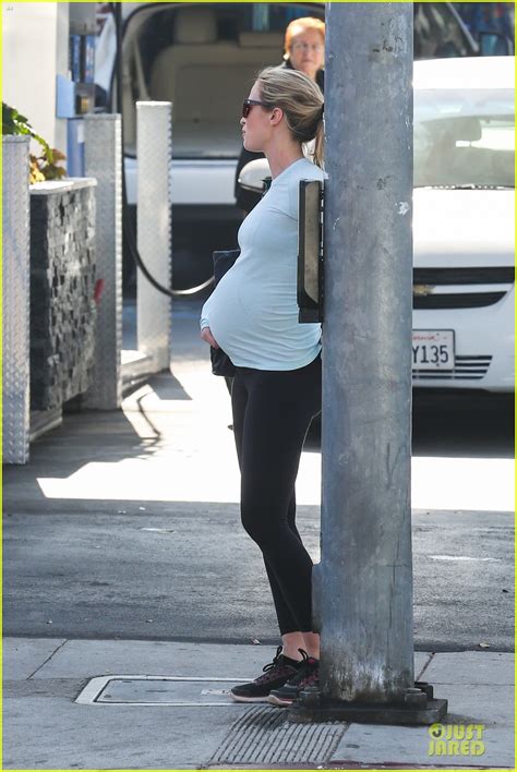 Photo Emily Blunt Pregnancy Cravings At Cafe Gratitude Hugos