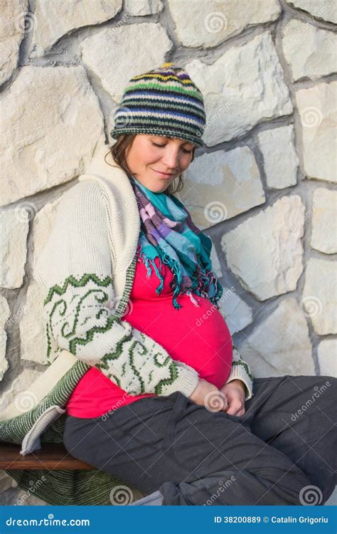 Young Pregnant Women Looking Down At Her Belly Stock Image Image Of Belly Abdomen 38200889