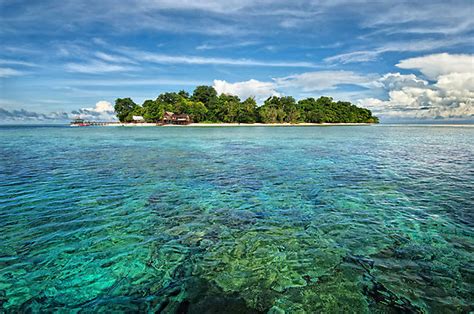 Ini kerana terdapat banyak kemudahan dan resort yang disediakan. Top Malaysian Islands to Spend your Vacation | Route4Us