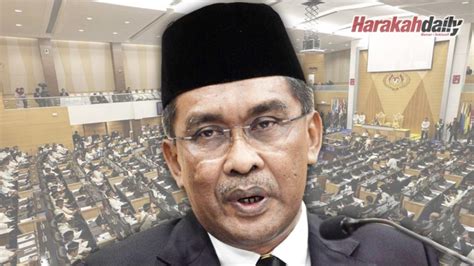 Usul itu diluluskan secara undian suara dan dikemukakan. Pindaan Akta MKN 2016 dibentangkan