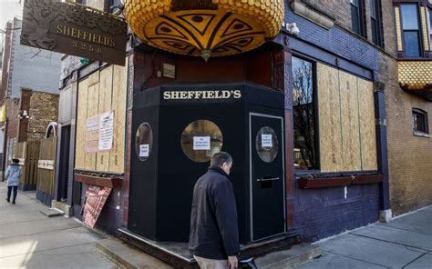 Vandal Smashes Wrigleyville Bar S Windows And Doors Saturday