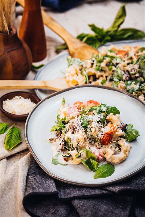 Arugula is a sharp, peppery green that can be used in a variety of dishes. Arugula-Pecan Sauce and Pasta - Kentucky Living