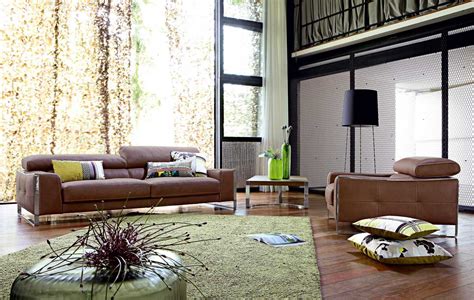Das sofa ist aus einem schönen materialmix und präsentiert sich in einem dunkelbraunen webstoff und einem schwarzen korpusstoff aus leder. Living Room Inspiration: 120 Modern Sofas by Roche Bobois ...