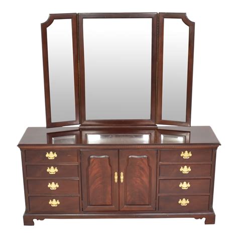 Thomasville Mahogany Collection Chippendale Eight Drawer Dresser With
