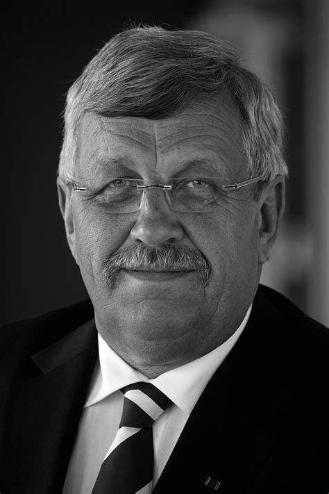 Der mutmaßliche mörder walter lübckes will sich von seinem pflichtverteidiger trennen. Regierungspräsident Dr. Walter Lübcke ist tot - nh24.de