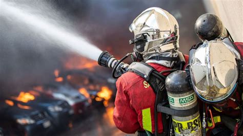 Les Pompiers De Paris Recrutent 1200 Soldats Du Feu Le Parisien