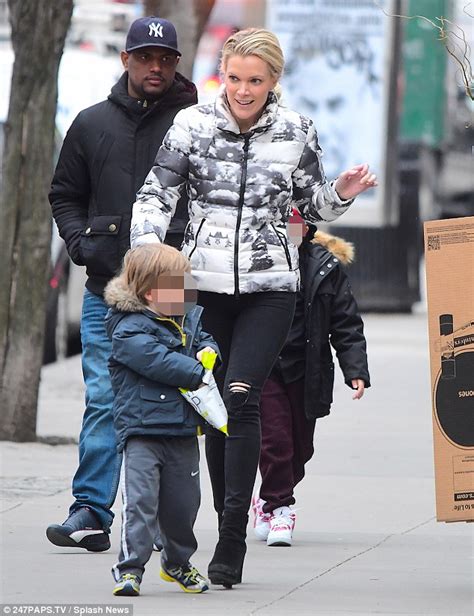 Megyn Kelly Enjoys Shopping Trip With Her Three Children Daily Mail