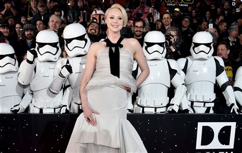 Photos Gwendoline Christie Towers As Phasma In Star Wars The Force