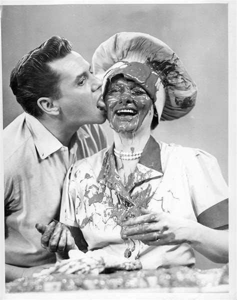 21 Wonderful Behind The Scenes Photos Of I Love Lucy Buzzfeed Classic Hollywood Old