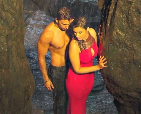 Parineeti Chopra Hot Kissing Scenes In Kill Dil Sajde Song With Ranveer Singh New Photos