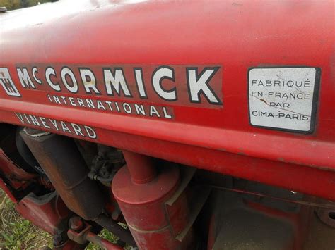 Les Tracteurs Rouges Mac Cormick Farmall Utility 235 Diesel Fu 235 D