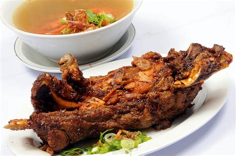 Masukkan tumisan bumbu resep sop buntut sapi bumbu enak kuah gurih , rebus kembali sop buntut di atas api kecil selama 3 jam hingga daging sop buntut empuk. Resep Sop Buntut Goreng Yang Enak - sajiankuliner.com
