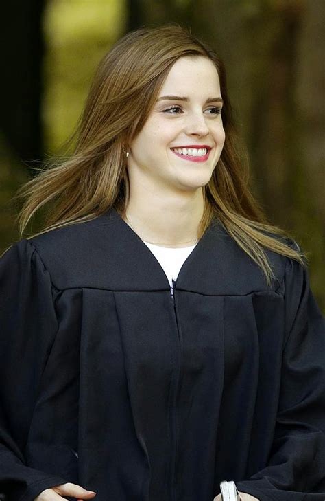 Emma Watson En La Ceremonia De Graduación ~ Cotibluemos