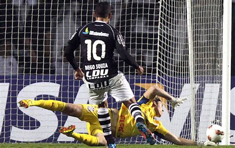 100 k €* 16 janv. Diego Souza se defende após gol perdido: 'Escolhi a melhor ...