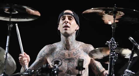 Travis barker on the drums. Travis Barker - DRUMMERWORLD