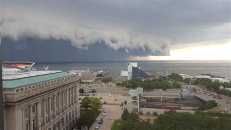 Photo Gallery Thunderstorm Moves In Over Lake Erie Fox 8 Cleveland Wjw
