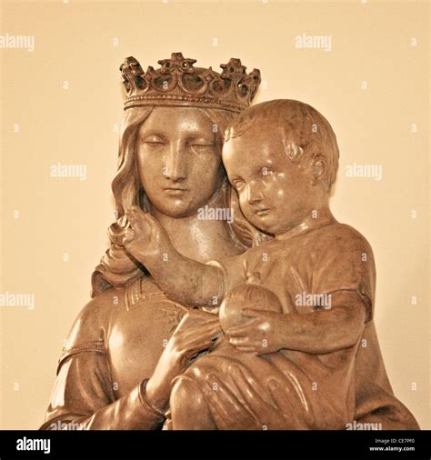 crowned Mary with baby Jesus Stock Photo - Alamy