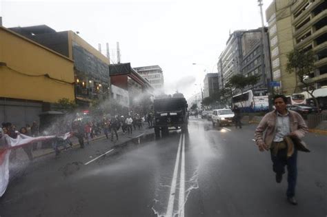 Durante la tarde de este martes, el candidato presidencial por perú libre, pedro castillo, brindó una conferencia de prensa para reiterar sus propuestas de campaña y solucionar los principales. ¿Quién es Pedro Castillo, el maestro cajamarquino que ...