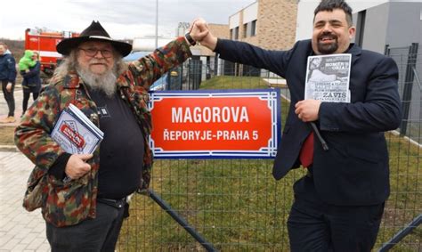 Postavit ho tam nechá starosta pavel novotný, který už se podle svých slov těší, jak tím namíchne komunisty. Řeporyje mají první ulici po Magorovi. Počítá se s ...