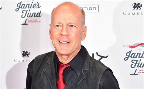 Bruce is playing in a goalkeeper position. Bruce Willis Lifestyle, Height, Wiki, Net Worth, Income ...