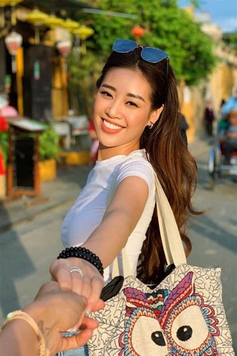 Nguyễn trần khánh vân (sinh ngày 25 tháng 2, năm 1995 tại thành phố hồ chí minh) là một hoa hậu, người mẫu, diễn viên, mc. Nhan sắc đời thường của tân hoa hậu Khánh Vân - Sao Việt ...