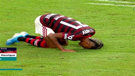 Acompanhe flamengo x bahia ao vivo pelo brasileirão série a a partir das 18h15 (de brasília) com só aqui no futebol play hd você não vai perder nenhum lance da partida entre flamengo e bahia. Flamengo 3 x 1 Bahia - flamengo 3x1 bahia vira virou ...