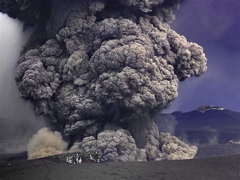 Eruption underway at volcano in iceland pic.twitter.com/kyug7u2nqc. volcan Eyjafjallajökull | Voyage islande, Islande et Voyage