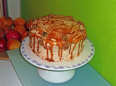 Lasst ihn euch nicht entgehen. Apfel - Walnuss Torte mit Karamell - Cream Cheese Frosting ...