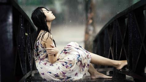Girl In Rain Profile Dp For Whatsapp And Facebook Freshmorningquotes