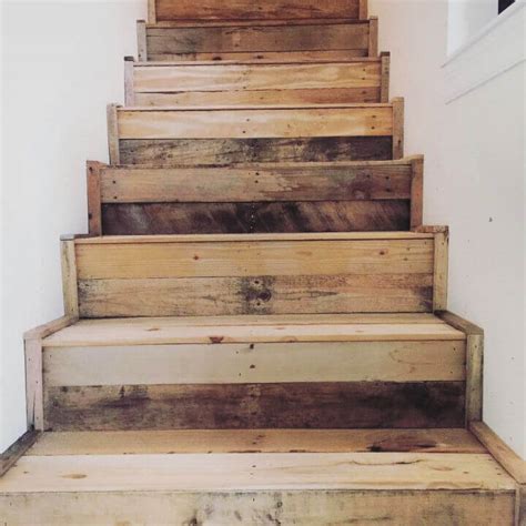 15 Inexpensive Pallet Stairs | DIY Outdoor Wooden Steps