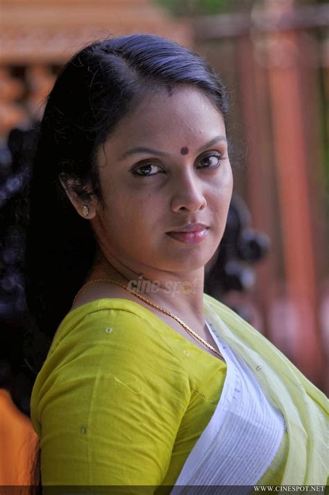 Jyothirmayi Hot Saree Hip And Side Show In Malayalam Movie Ekadasi Hot