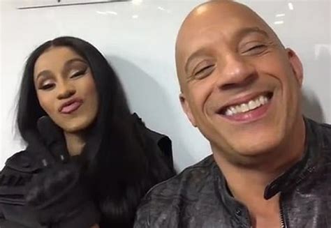 Acessos feitos a partir do brasil redirecionam para o site do filme hobbs & shaw, o primeiro derivado da franquia original. Em vídeo, Vin Diesel entrega que Cardi B está em 'Velozes ...