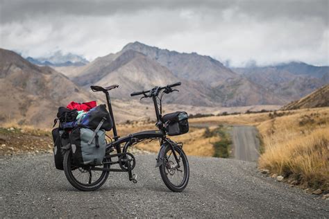 It's so handy to fold up your bike, pack it in the trunk, and head off to the lakes or camping ground ready to enjoy some leisurely riding with your family or friends. Carrying Luggage on a Folding Bike (Brompton, Tern, Dahon ...