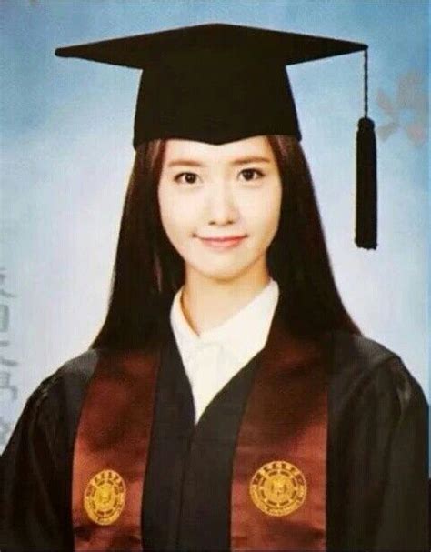 Yoona Graduation Look Girl Graduation Pictures Yoona Snsd Hyoyeon Apink Naeun Pink