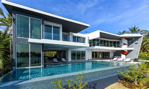 Tour A Miami Waterfront Manse On Hibiscus Island Waterfront Homes