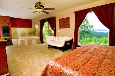 It has 2 bedrooms plus a loft and can sleep up to 8. LAGO VISTA BED AND BREAKFAST - B&B Reviews (Broken Bow, OK ...