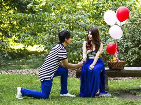 Use our 100 propose shayari in hindi and english as proposal status, quotes, sms, messages to propose on propose day or any other day. 1000+ Happy Propose Day Shayari, SMS, in Hindi | English