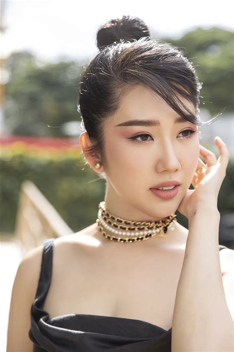 Là một nguyên tố khối nặng màu bạc. Thúy Ngân tung ảnh gợi cảm, lần đầu nói về tình cảm với ...