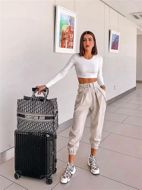 15 Cute And Comfy Airport Outfits Perfect For Your Next Trip Comfy