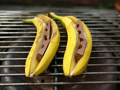 gegrillte banane mit kinder schokolade 🍌🍫 › pommes män