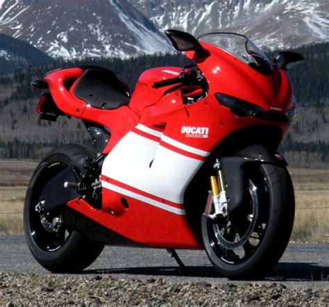 Despite its racing pedigree, with a motogp world championship at the hands of casey stoner too boot, sales for the ducati desmosedici rr were surprisingly sluggish. Bikes - Can Be A Profession: Ducati Desmosedici RR after ...