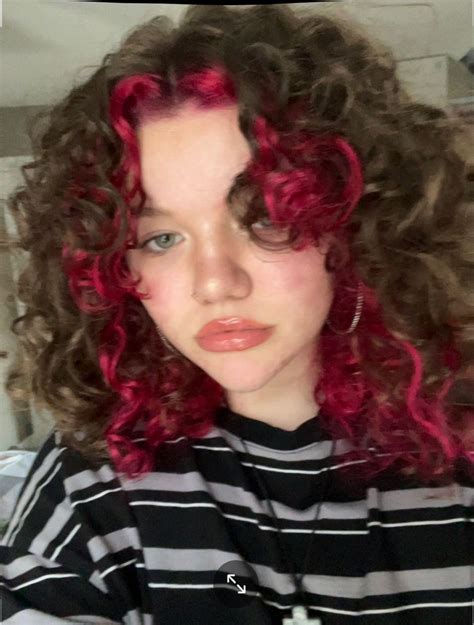 curly hair pink red underdye 🫶🫶🤭🤭 highlights curly hair colored curly hair dyed curly hair