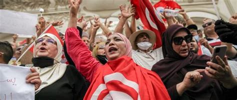 Tunisias Bumpy Road To Democracy Democracy And Society Ips Journal