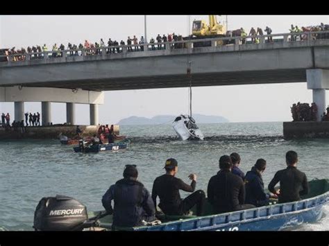 A collision between two cars on the penang bridge on jan 20 caused one of the vehicles to crash through the guard. Penang Bridge tragedy : SUV recovered from sea with driver ...