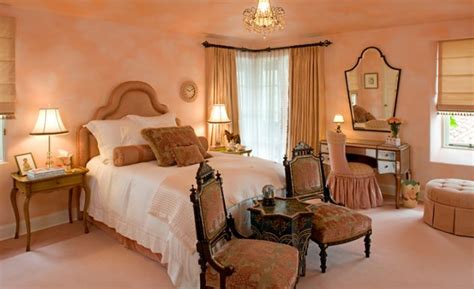 Use one of the two following techniques to apply the second layer of paint. How Sponging The Walls Can Give Your Home Character